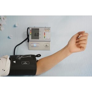 Máy đo huyết áp bắp tay Microlife BP A100+
