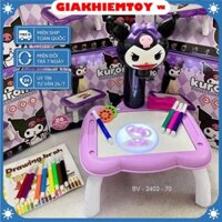 (Miễn Pin) Bộ Bàn Vẽ Chiếu Đèn Kuromi Size Lớn Cho Bé Kèm 12 Bút Lông, Tập Vẽ, 24 Hình Chiếu...