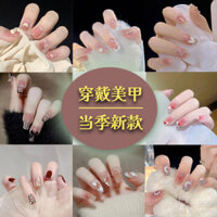 Miếng dán móng tay thủ công