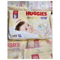 Miếng lót sơ sinh Huggies  NB2-60 miếng/gói.