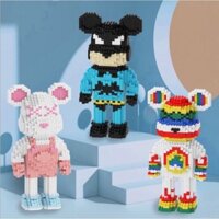 Mô hình gấu Bearbrick tặng kèm búa và đèn