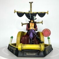 Mô Hình mắt diều hâu Mihawk ngồi trên tàu cao 32cm One Piece