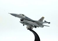 Mô hình máy bay F16 tỷ lệ 1/72