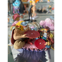 Mô hình râu trắng ngồi uống rượu với roger logbox chính hãng bandai nhật bản