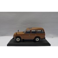 Mô hình xe Hachette TOYOTA Land Cruiser 1982 tỷ lệ 1:43. Đường viền mâm bị chảy sơn li ti