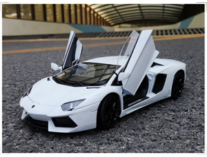 Mô hình xe Lamborghini Aventador LP700-4 1:18 Welly-FX