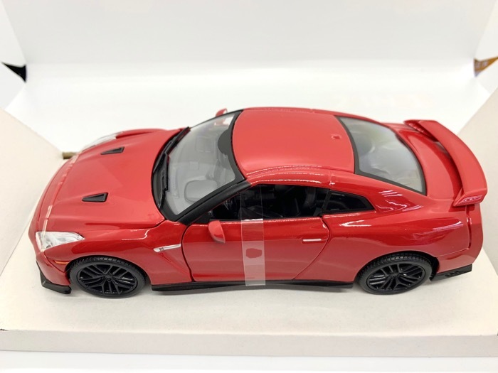 Mô hình xe Nissan GT-R 2017 1:24 Bburago