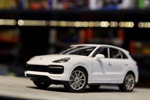 Mô hình xe Porsche Cayenne Turbo 1:24 Welly