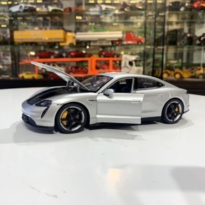 Mô hình xe Porsche Taycan Turbo S 1:24 Welly