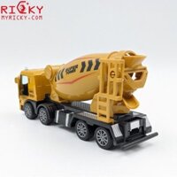 Mô hình xe tải chạy trớn 83009