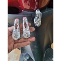 MÓC GIỮA TREO ĐỒ NHÔM CNC KÈM ỐC SALAYA INOX304 (vario/vision/janus)