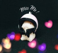 Móc khóa ” cu con ” đội nón bảo hiểm