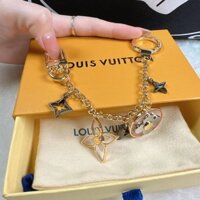 Móc khóa Epoxy trong suốt hoa bốn lá cổ điển L-v Super Girl