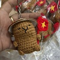 Móc khoá len capybara cầm cờ đỏ sao vàng đội nón lá handmade