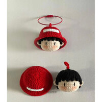 Móc khoá len cậu bé đội mũ đỏ