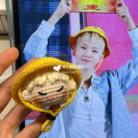 móc khoá len hoshi seventeen đội mũ đi học | sản phẩm thủ công |