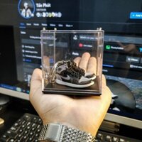 Móc Khoá Mô Hình Giày Jordan 1 Shadow Tỉ Lệ 1:16