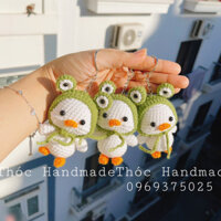 Móc khoá vịt đội mũ ếch bằng len handmade xinh xắn