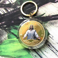 Móc khóa xu hình Chúa màu vàng, in màu một mặt; chất liệu xu bằng  Niken, dùng để treo vào chìa khóa, bảo vệ bình an, mang lại may mắn, tăng tính thẩm mĩ – SP002388