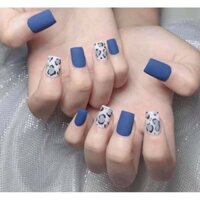 Móng tay giả thiết kế