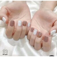 Móng tay giả thiết kế