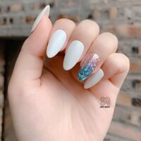 Móng tay giả thiết kế