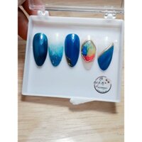 Móng tay giả thiết kế