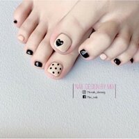 Móng tay giả thiết kế