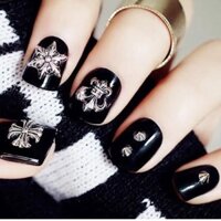 Móng úp thiết kế móng giả sơn gel nền đen gắn charm cổ điển ME014