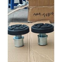 Một chiếc tay kê, đỡ cầu nâng ô tô 2 trụ liền đế cao su chất lượng cao