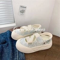 Một đôi giày nữa⭐ Giày hai màu trắng rỗng xấu xí và dễ thương dành cho nữ mùa hè mới phiên bản Hàn Quốc giày trượt nửa bước