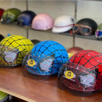 Mũ bảo hiểm siêu nhân người nhện spiderman  từ 5-8 tuổi có kính chắn bụi