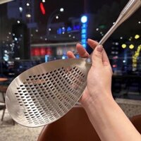 Muôi Muỗng Thủng To Ăn Lẩu 14cm Inox Cao Cấp Không Gỉ - Vá Thủng Cán Dài Tay Cầm Cách Nhiệt Vớt Đồ Lẩu (Shoponline24h7)