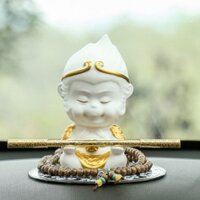 Mỹ Hầu Vương gốm trắng mẫu dang tay kèm gậy và tràng hạt - tặng kèm tấm lót chống trượt