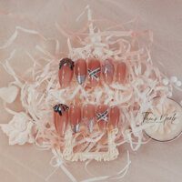 Nail box thiết kế đính đá sang chảnh Thu's Nails họa tiết thương hiệu, móng tay giả hồng thạch form tròn nhọn mã TN10