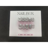 Nail box thiết kế mắt mèo trắng trang trí ngón nhũ và hoa tuyết trắng long lanh
