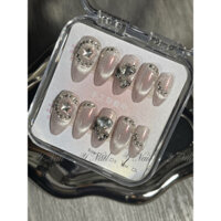 Nail mắt mèo màu nude đính đá làm thủ công