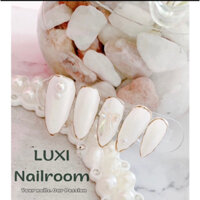 Nailbox - Móng Úp Thiết Kế Thủ Công Mẫu Sơn Trắng Trơn Viền Tráng Gương Vàng Charm Nơ Nhựa Đính Châu