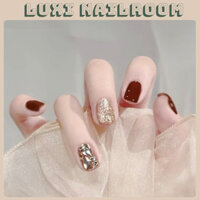 Nailbox - Móng Úp Thiết Kế Thủ Công Mẫu Sơn Trơn Đỏ Đô Kết Hợp Nhũ Kim Tuyến Đính Đá Sang Trọng.