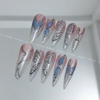 Nailbox Thiết Kế Móng Tay Giả Bướm Hồng Tráng Gương Bạc Y2k, Nail Đi Chơi | layla nailbox
