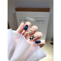 Nailbox thiết kế, móng tay giả móng úp màu xanh và kẻ