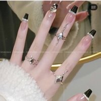 Nailbox thiết kế theo yêu cầu- sơn thạch và đen đính đá trái tim sang chảnh