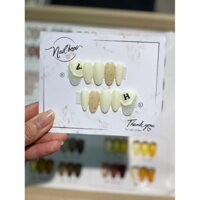 Nailbox trắng sữa trang trí dấu ấn và nhũ T06