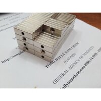 Nam châm trắng 30x10x5 lỗ 4mm bắt vít
