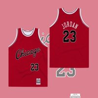 Nam Mitchell & Ness Michael Jordan Red Chicago Bulls 1984-85 Hardwood Classics Tân binh Jersey