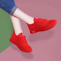 Năm Phong Cách Mới Mùa Xuân Giày Nữ Phiên Bản Hàn Quốc Giày Nhỏ Màu Đỏ Thoáng Khí Giày Thể Thao Đế Mềm Chống Trơn Trượt Khiêu Vũ Mẹ Giày