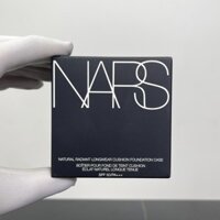 Nars Brightening Square Cushion Liquid Foundation Hộp vuông màu đen có vỏ 12g