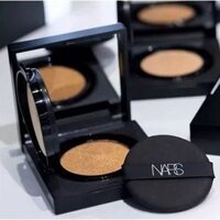 Nars Brightening Square Cushion Liquid Foundation Hộp vuông màu đen có vỏ 12g