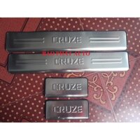 Nẹp bước chân ngoài Chevrolet Cruze