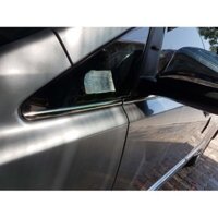 Nẹp chân kính innova 2017-2019-2020-2021 INOX, op vien chan kinh xe o to